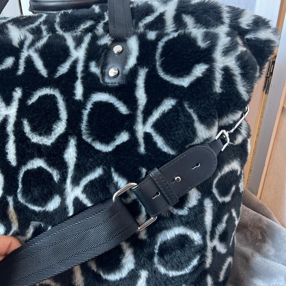 Calvin Klein CK Logo Monogram Fur Travel Bag✈️ - Picture 7 of 11